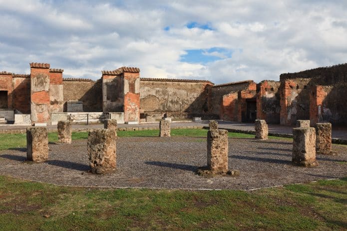 Visitare Pompei - Il macellum. Biglietti salta coda